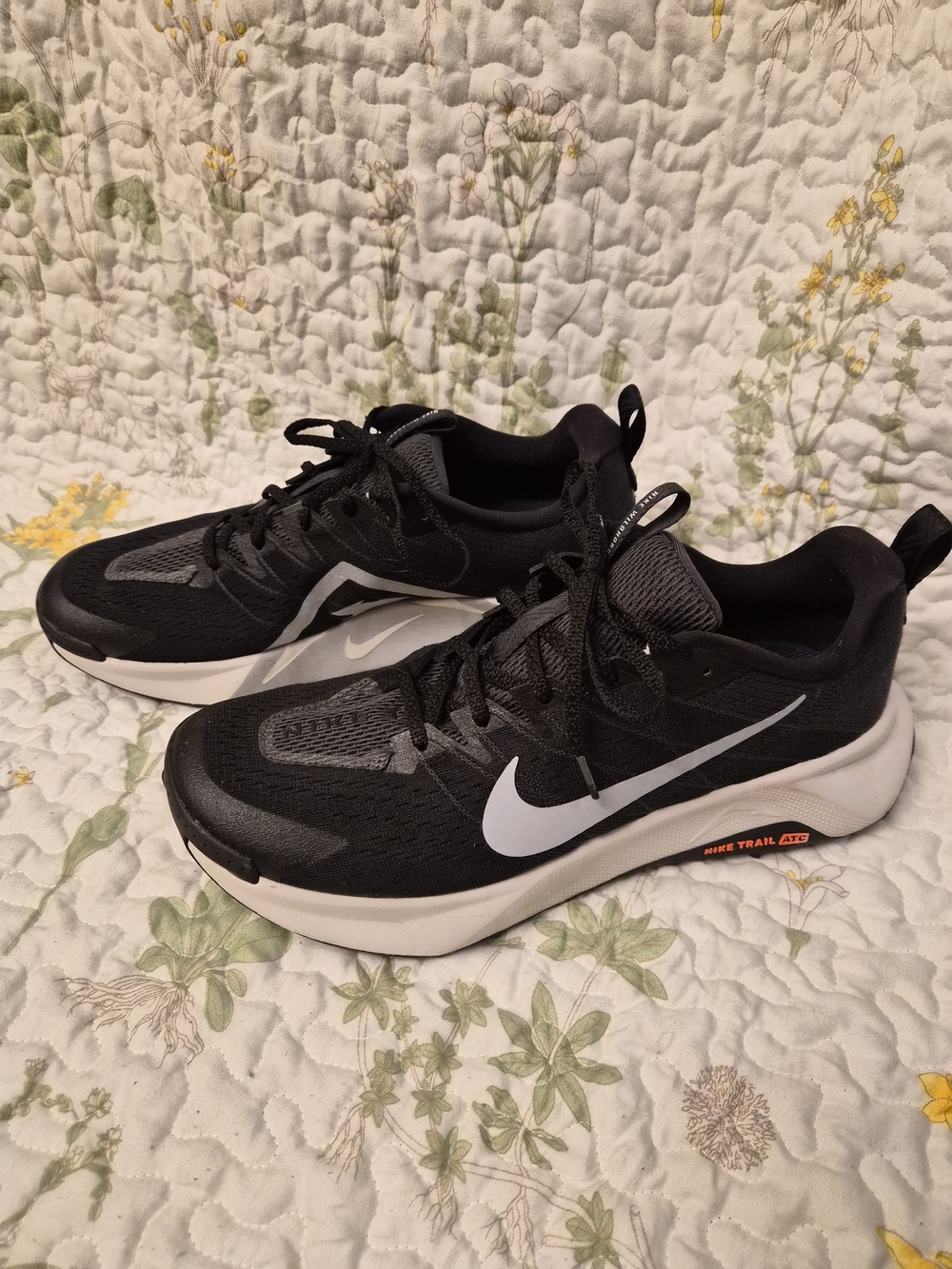 Nike Black and White Men's Trail Running Hiking Athletic Shoes